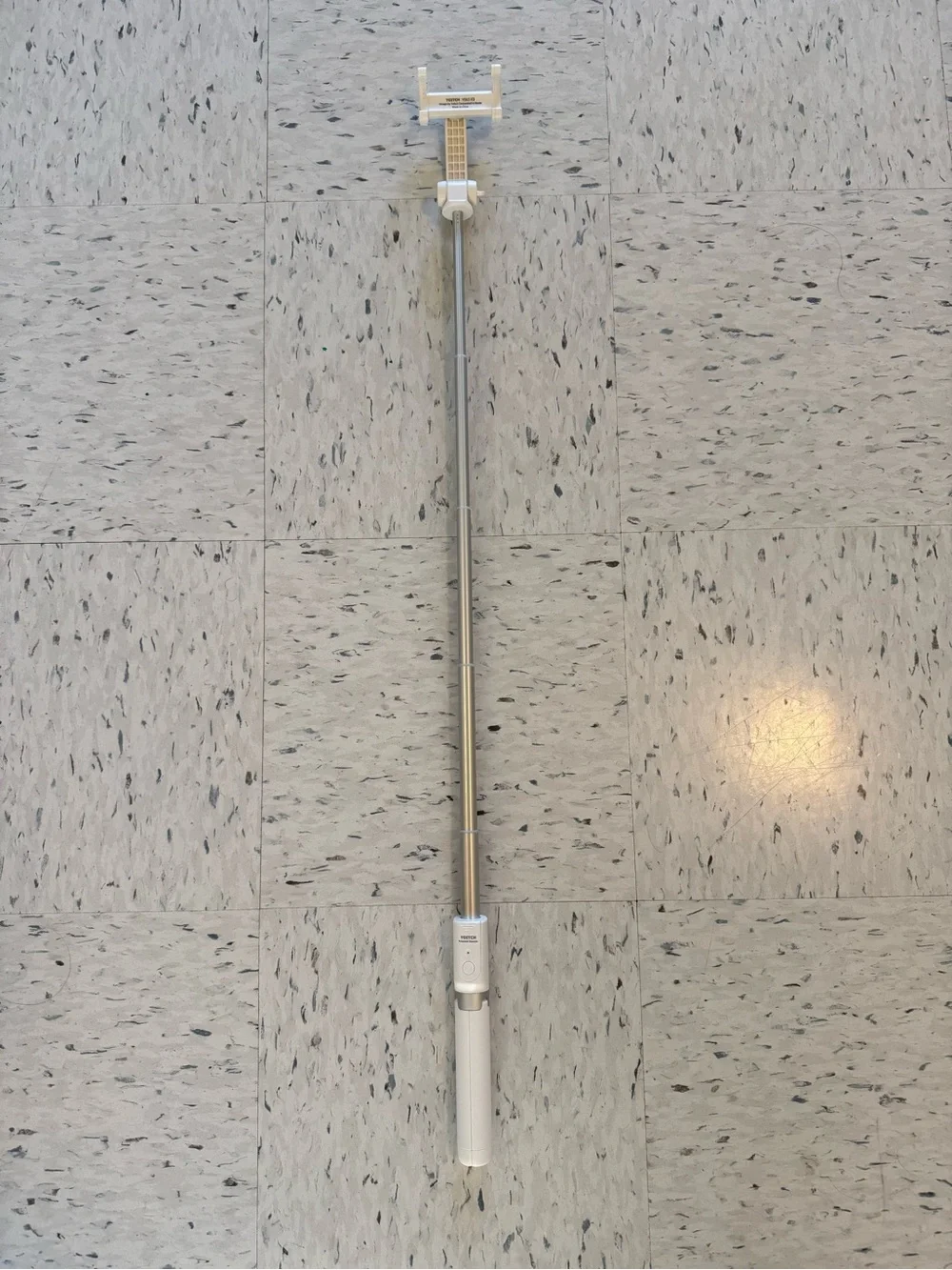 Yoitch White Foldable Selfie Stick with Remote